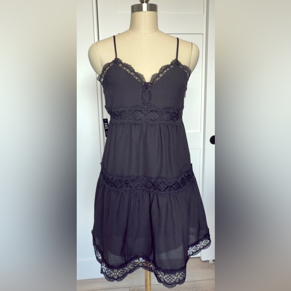 NWT EXPRESS LACE DETAILED TRAPEZE DRESS